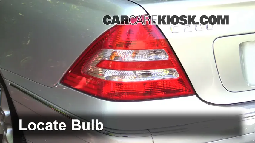 2007 Mercedes-Benz C280 4Matic 3.0L V6 Éclairage Feu clignotant arrière (remplacer l'ampoule)